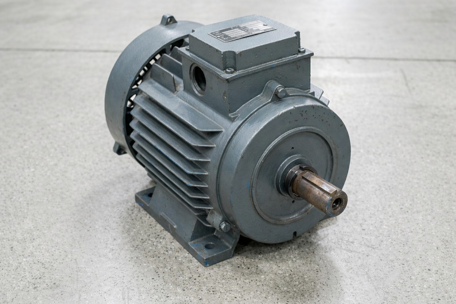 T-132 MOTOR EFACEC UNIVERSAL MOTORS BF5 112 M44 - Imagen 1