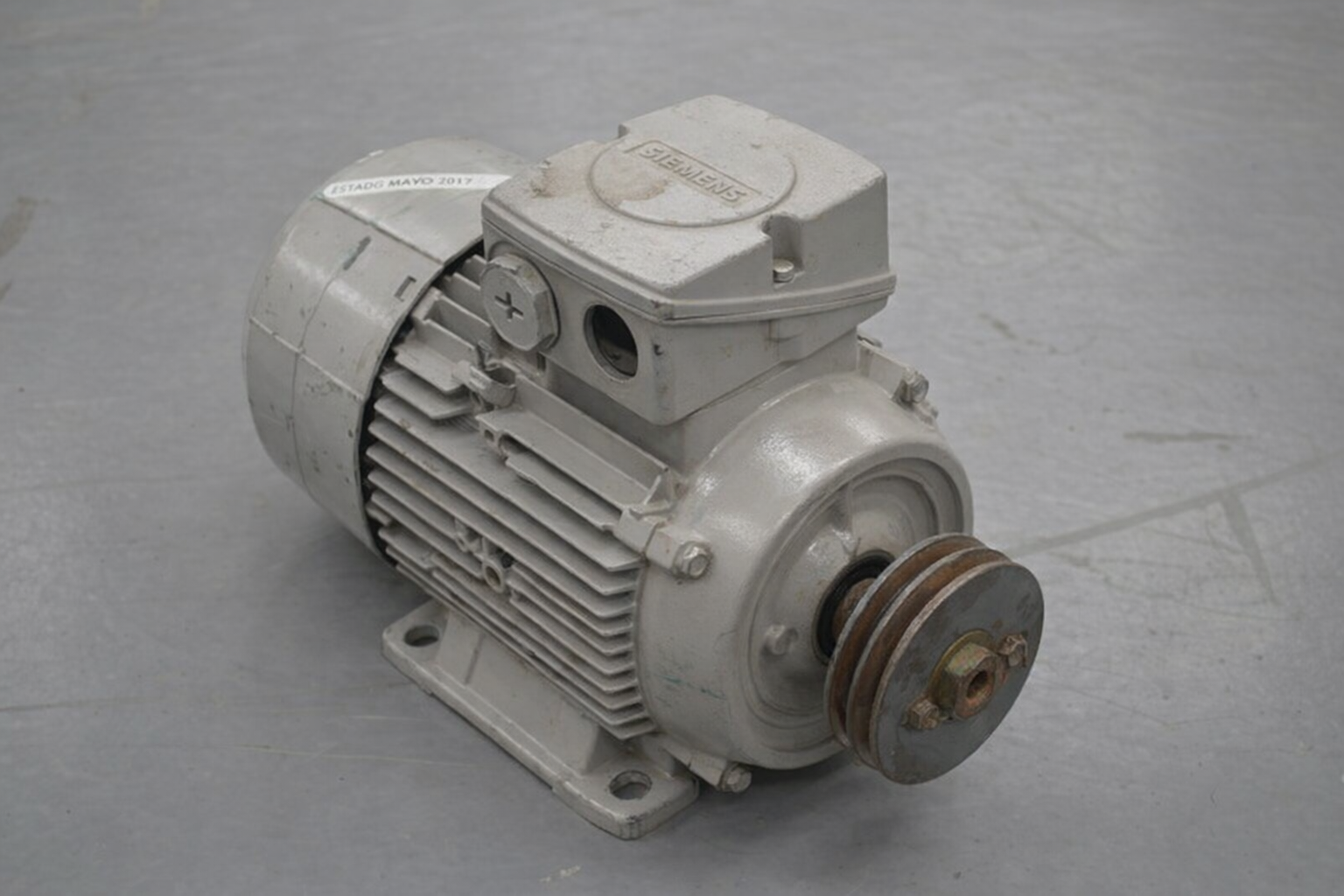 T-192 Motor SIEMENS 1LE10021AB522AA0 - Imagen 1