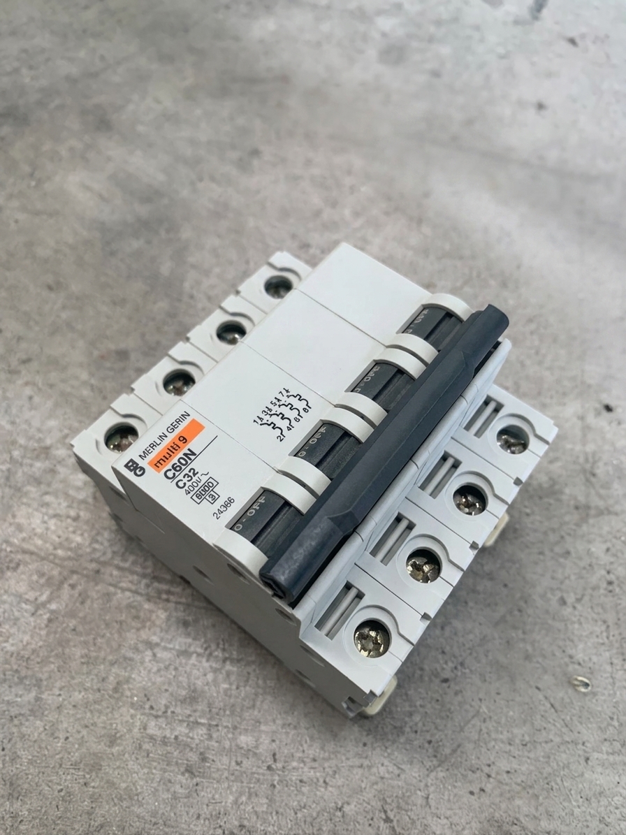 S-205 Automatico C32 3~ AUTOMATICO 3~ 32A - C60N - Imagen 1