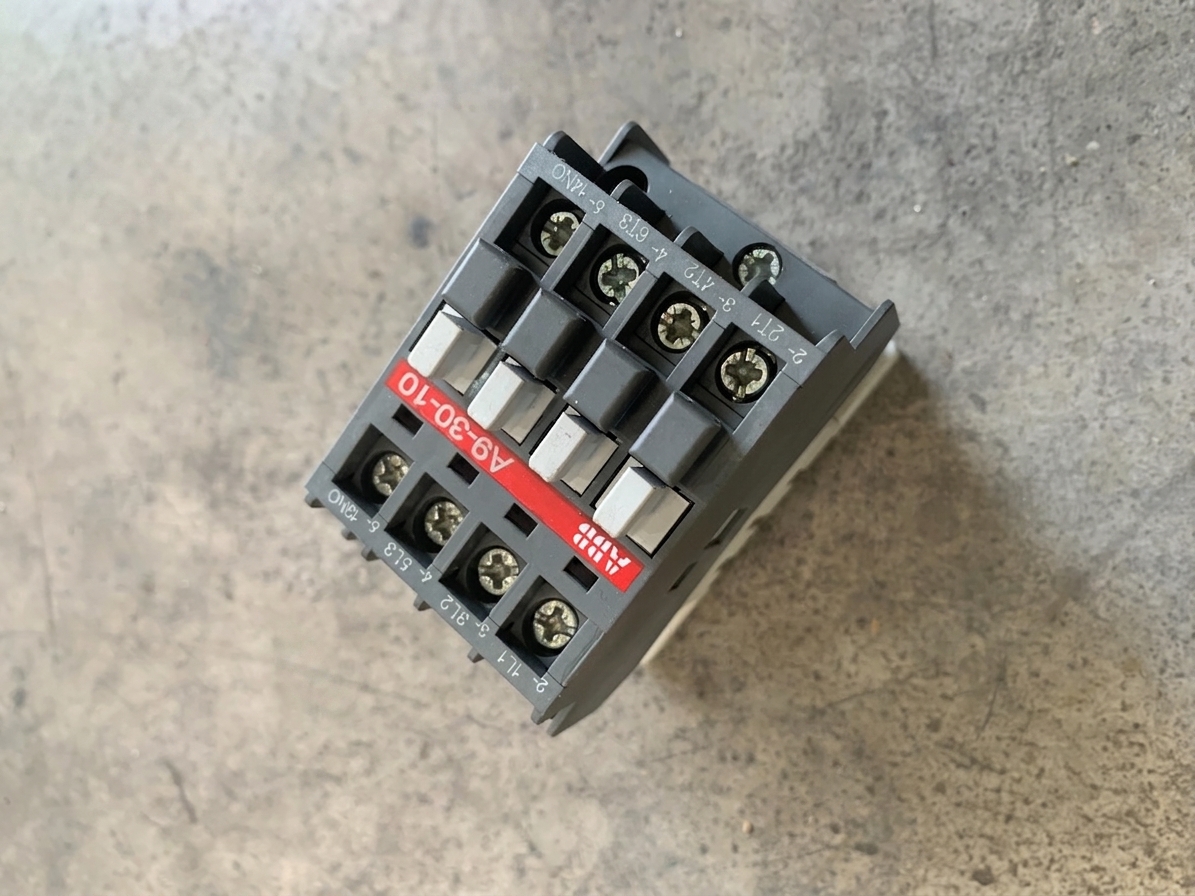 S-218 Contactor 9A CONTACTOR ELECTROMAGNETICO - A9-30-10 - Imagen 1