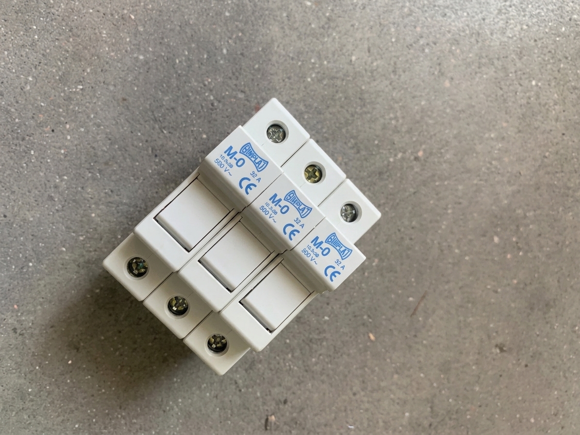 S-239 Porta Fusible Tripolar PORTAFUSIBLE TRIPOLAR 32A BIMBAT - M-0 - Imagen 1