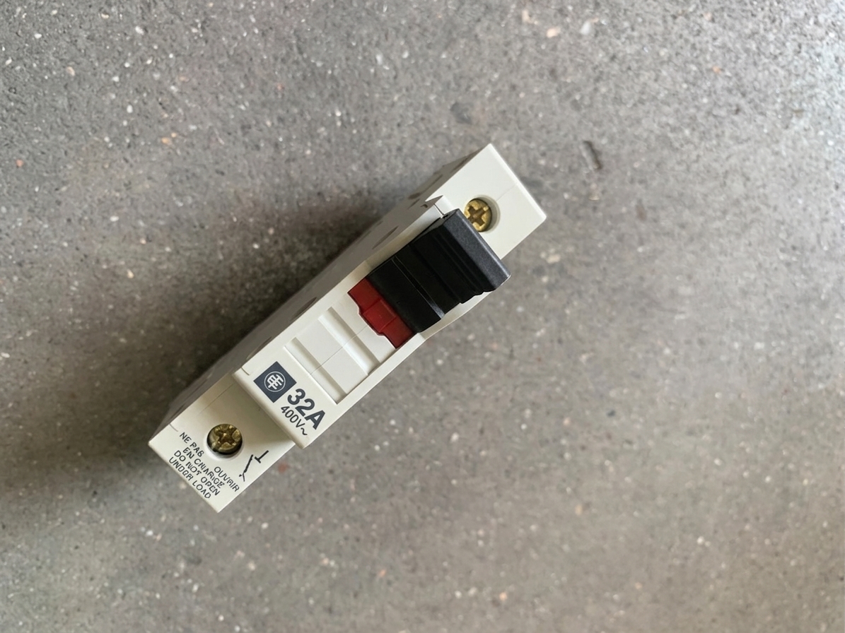S-243 Portafusible 32A PORTAFUSIBLE 32A General Electric - Imagen 1