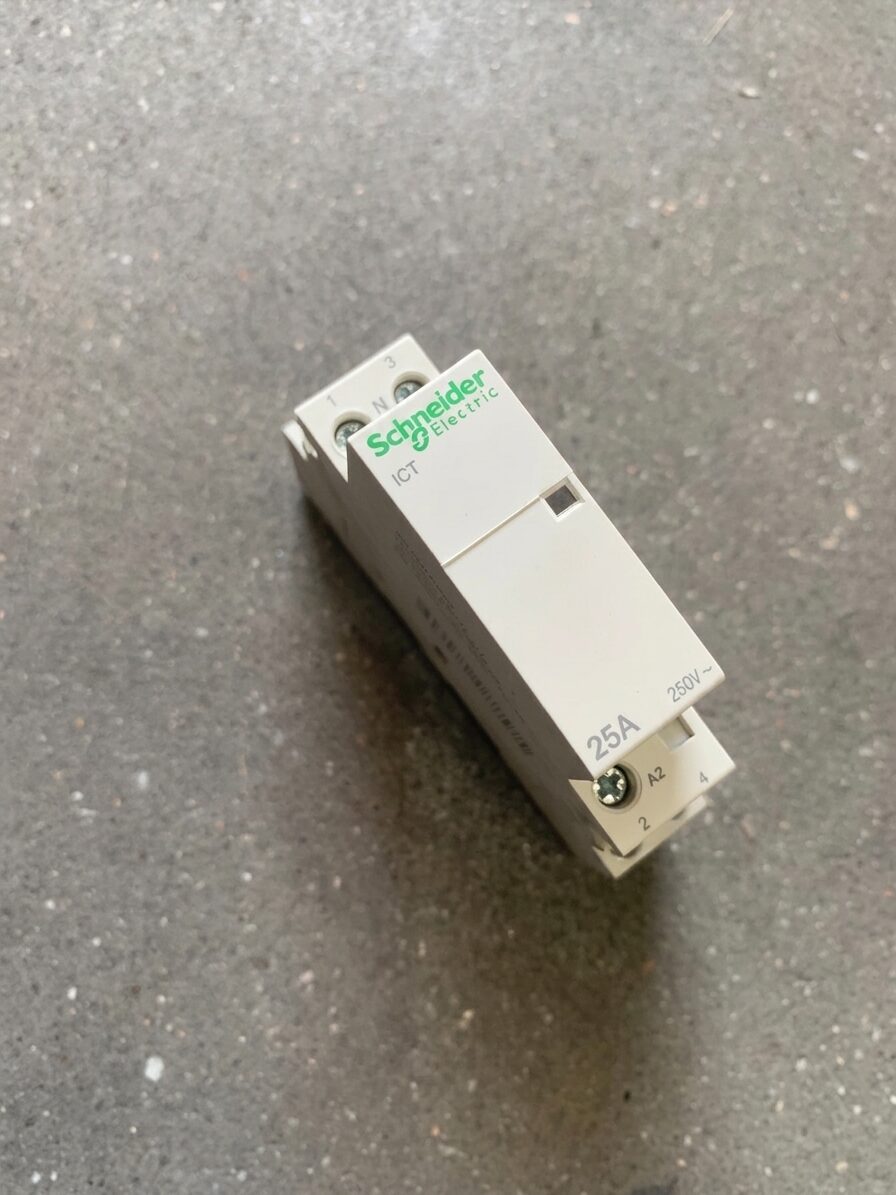 S-244 Contactor 25A CONTACTOR 25A Schneider Electric - A9C20732 - Imagen 1