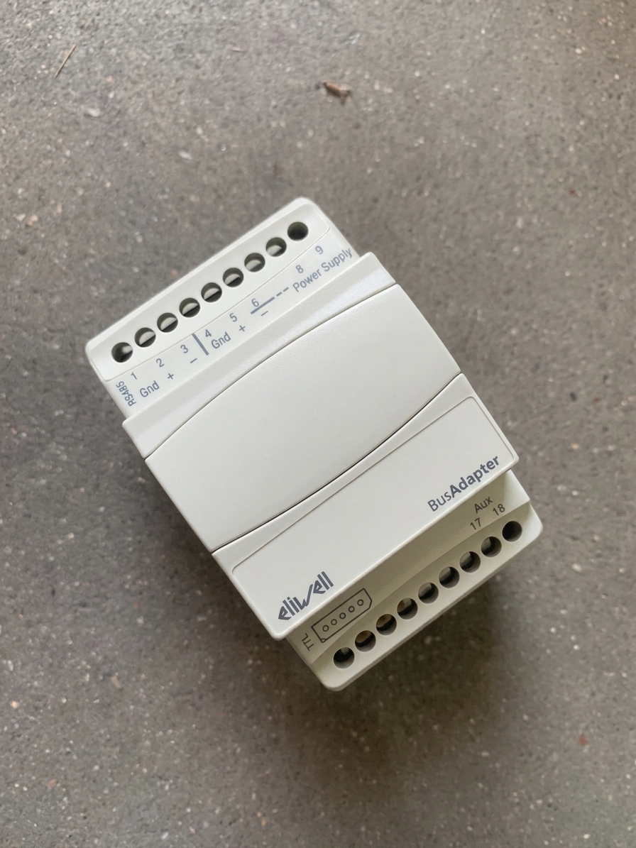 S-245 Modulo Adaptador MODULO ADAPTADOR Invensys - BusAdapter 130 - Imagen 1