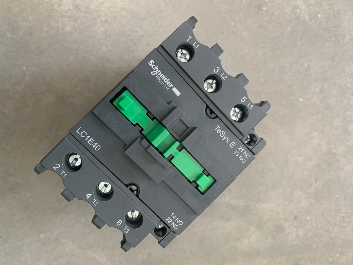S-259 Contactor 3~60A CONTACTOR 60A 3~ Schneider Electric - LC1E40 - Imagen 1