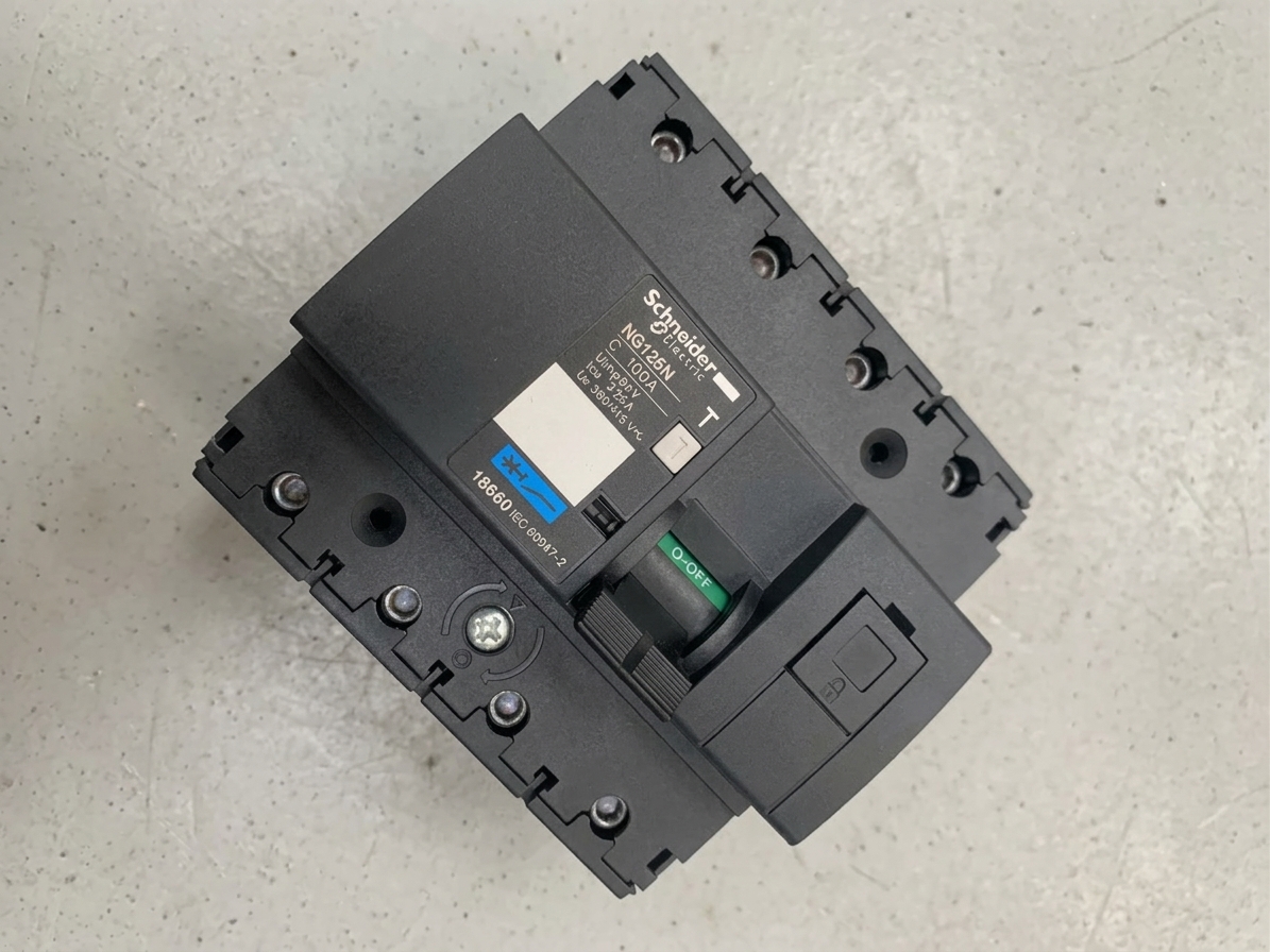 S-261 Automatico 100A AUTOMATICO 3~100 A Schneider Electric - NG125N - Imagen 1